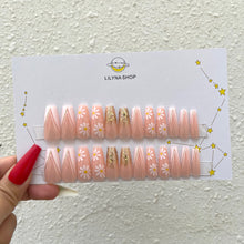 Załaduj obraz do przeglądarki galerii, LIPSTICK DAISIES
